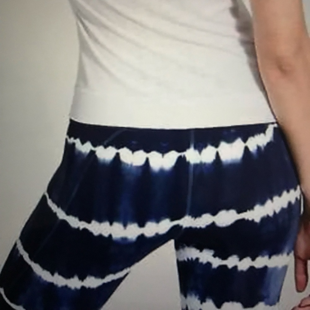 Athleta tie-dye Capri